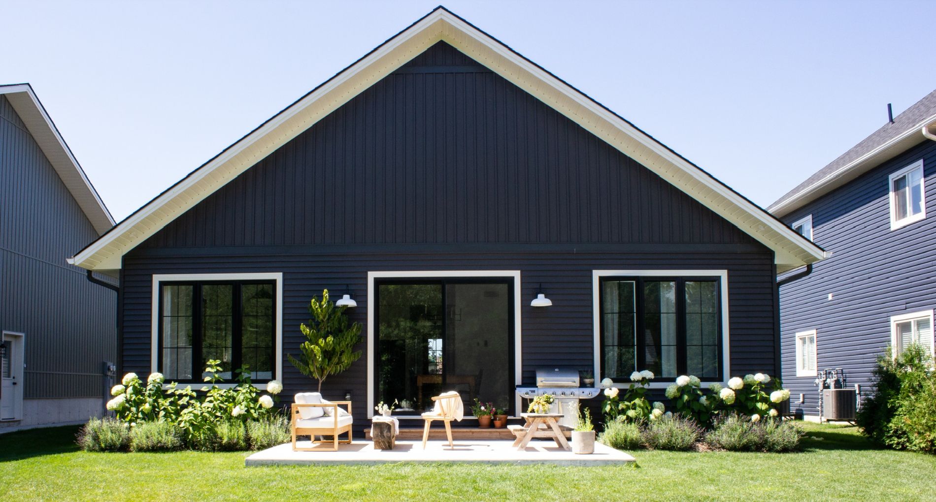 Refined Simplicity with Timeless Contrast