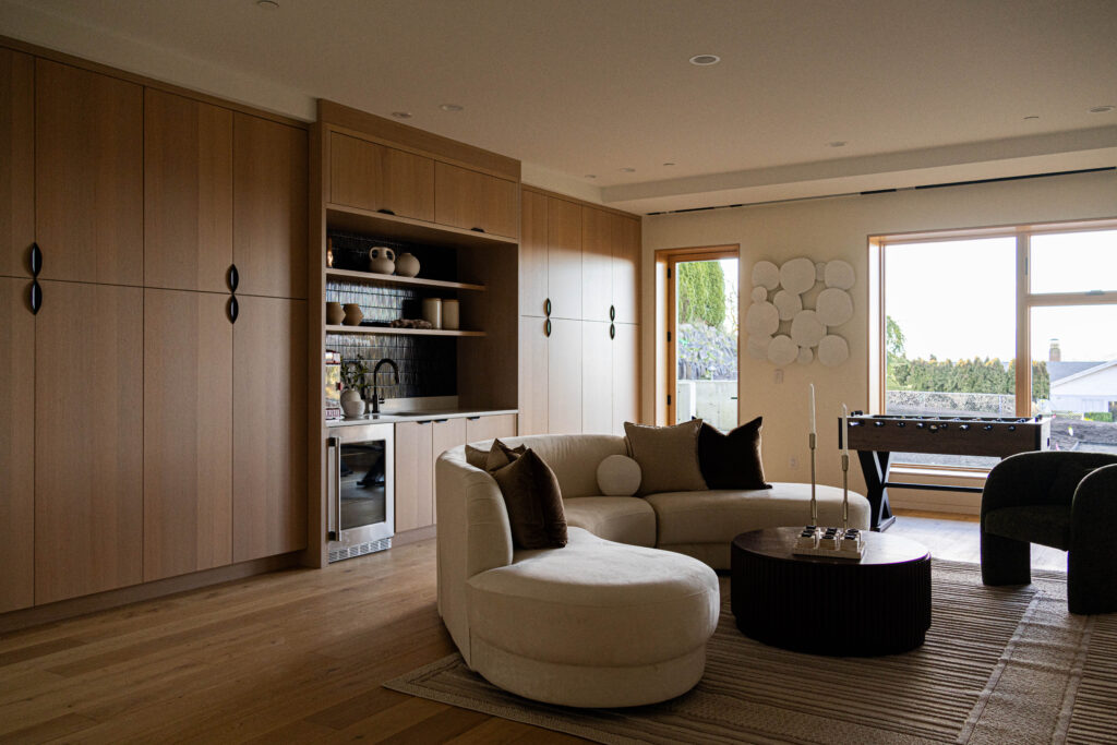 open floor plan custom home on Mercer Island with a beautiful wet bar design idea