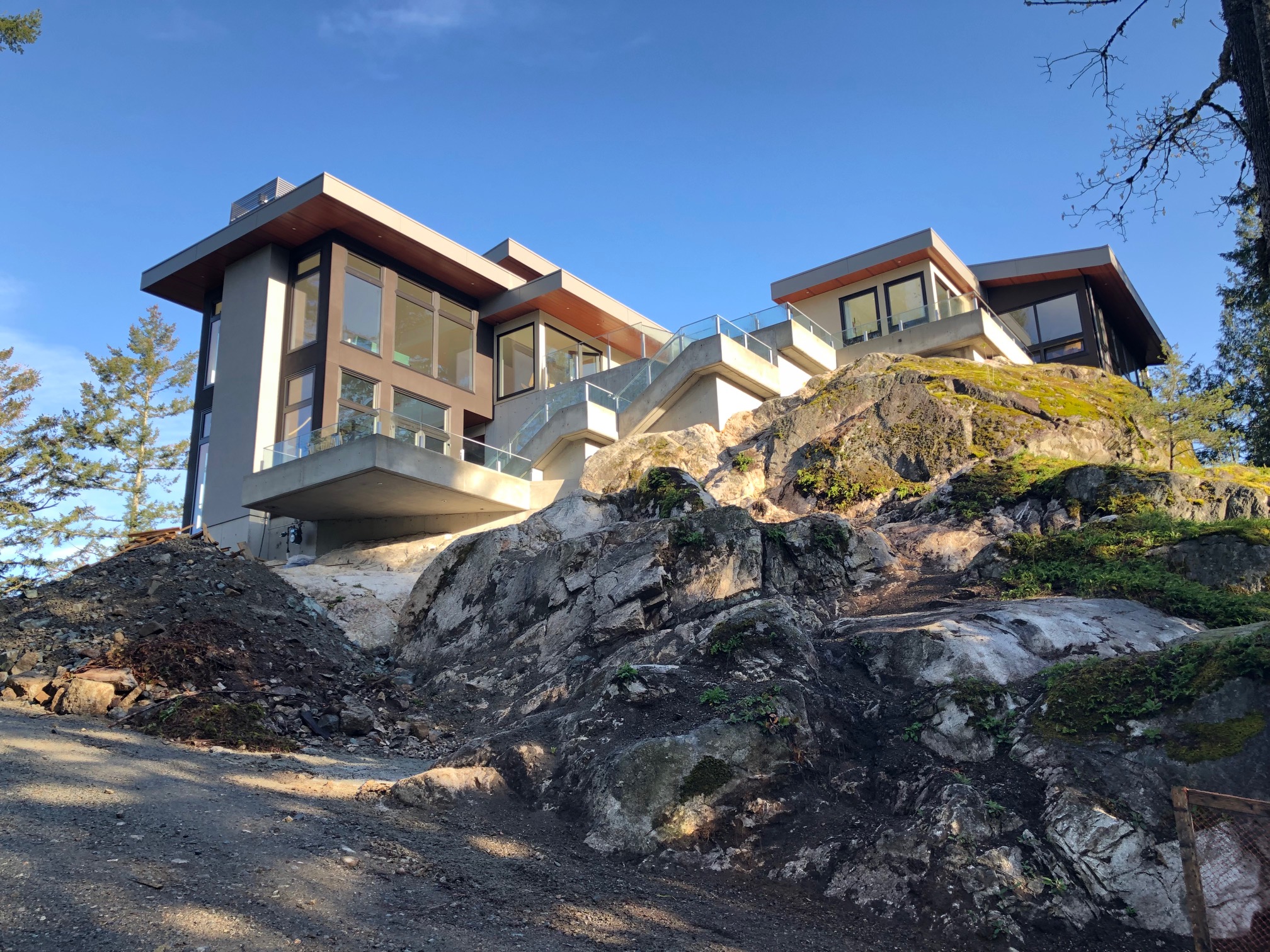 building-a-home-on-a-steep-slope-alair-homes-north-vancouver