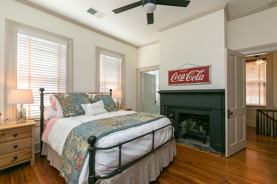 historic-home-bedroom